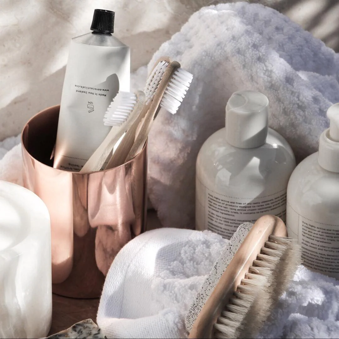 Sol Bergamot, Lily & Moss Small Copper Candle - Image 3