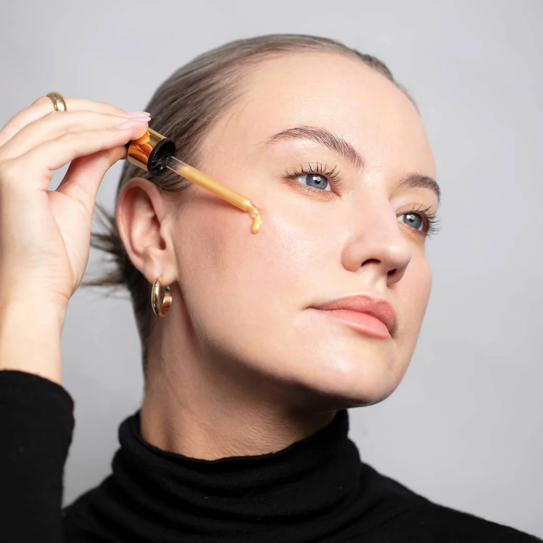 Glow Vitamin C Daily Serum With Plant Hyaluronic Acid - Image 3